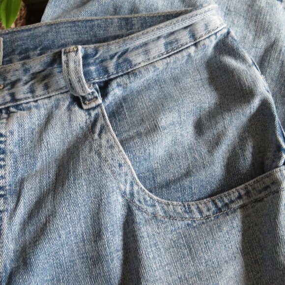FRAME The Skater Bermuda Shorts (Irvington) Size 29, Pre-owned (Good Condition) - Picture 8 of 13